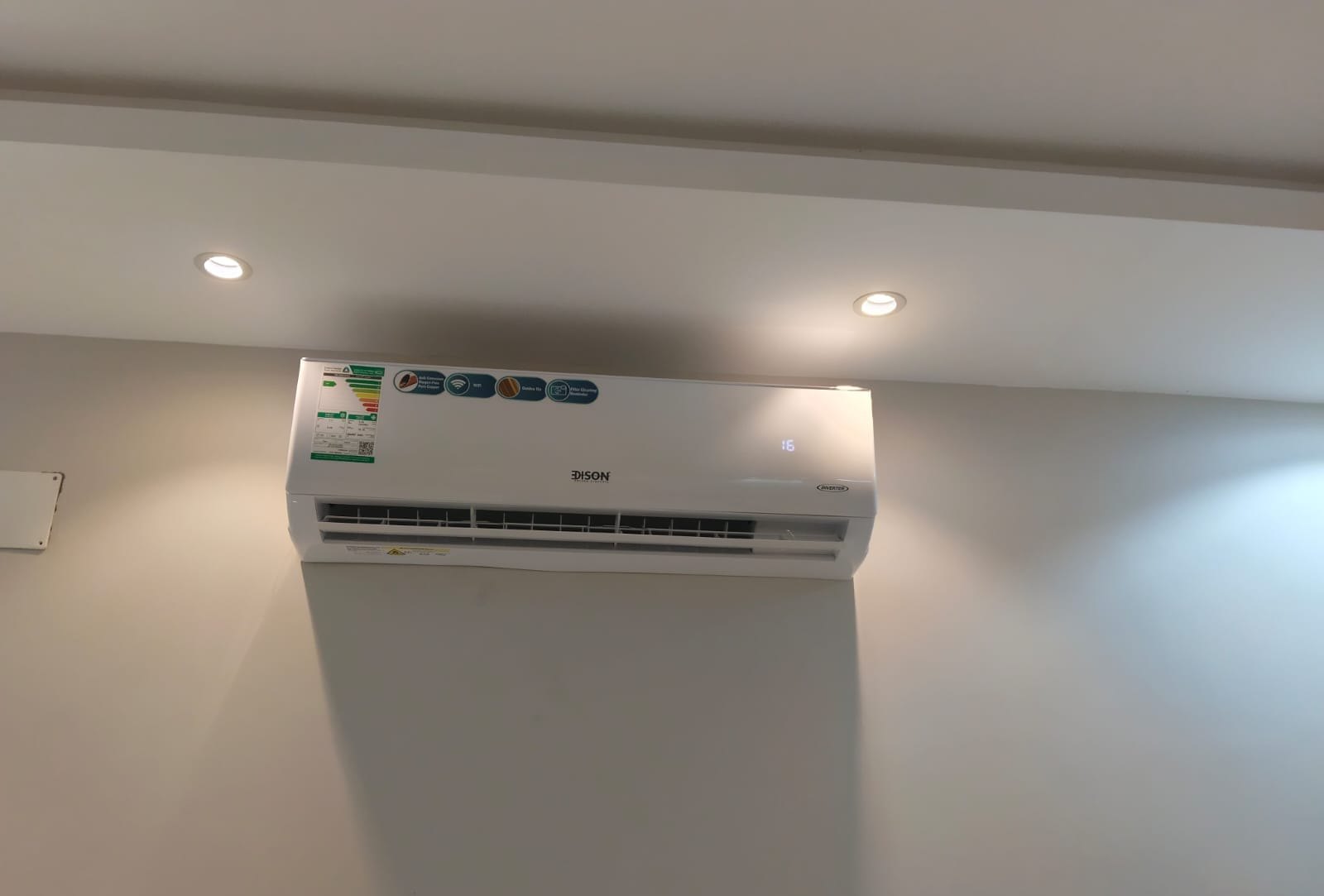 مكيف سبليت إديسون إنفرتر داخلي يعمل