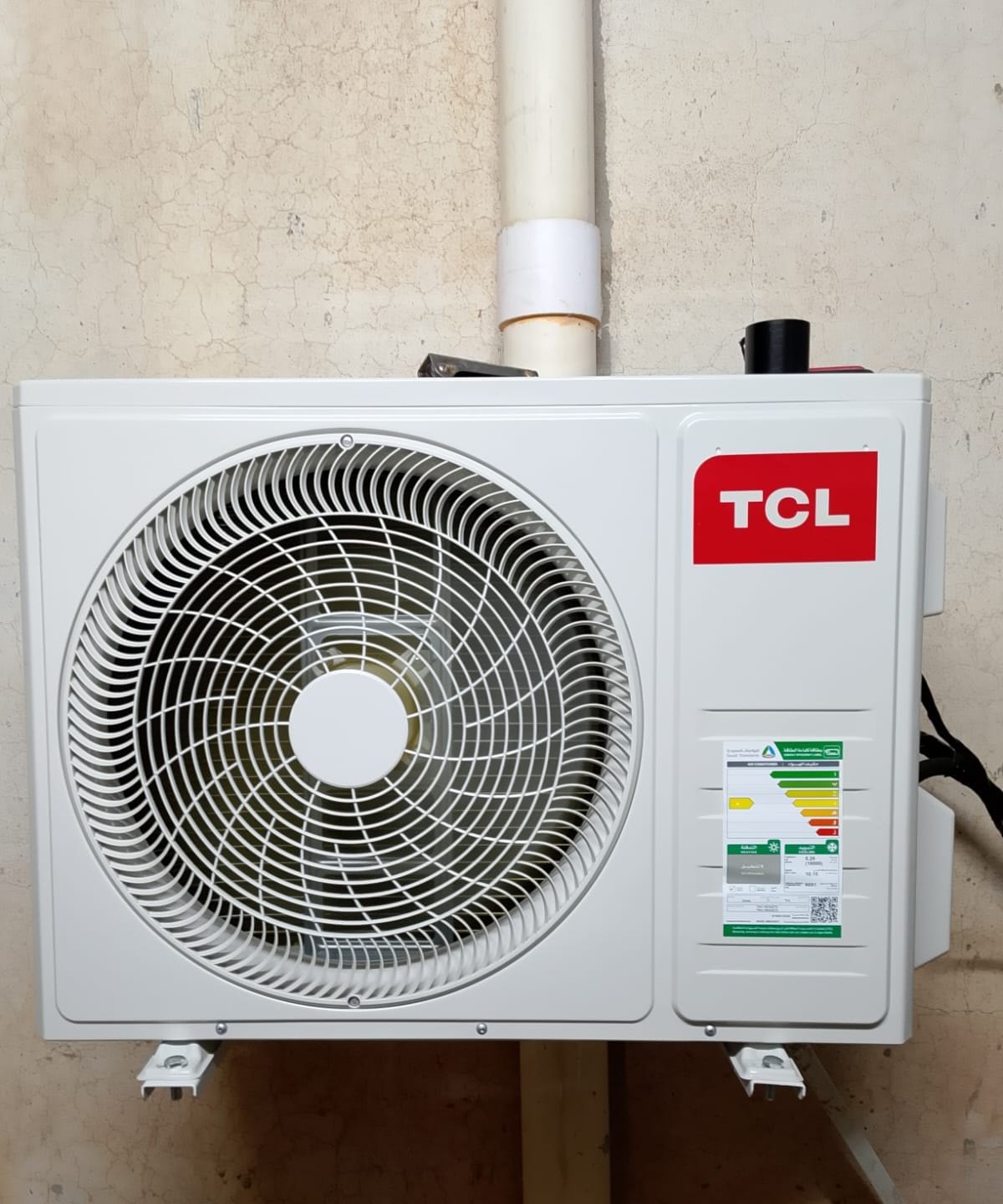 وحدة تكييف خارجية TCL جديدة بعد التركيب